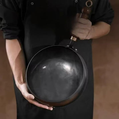 Okinawa ® Sartén de hierro con mango de madera.